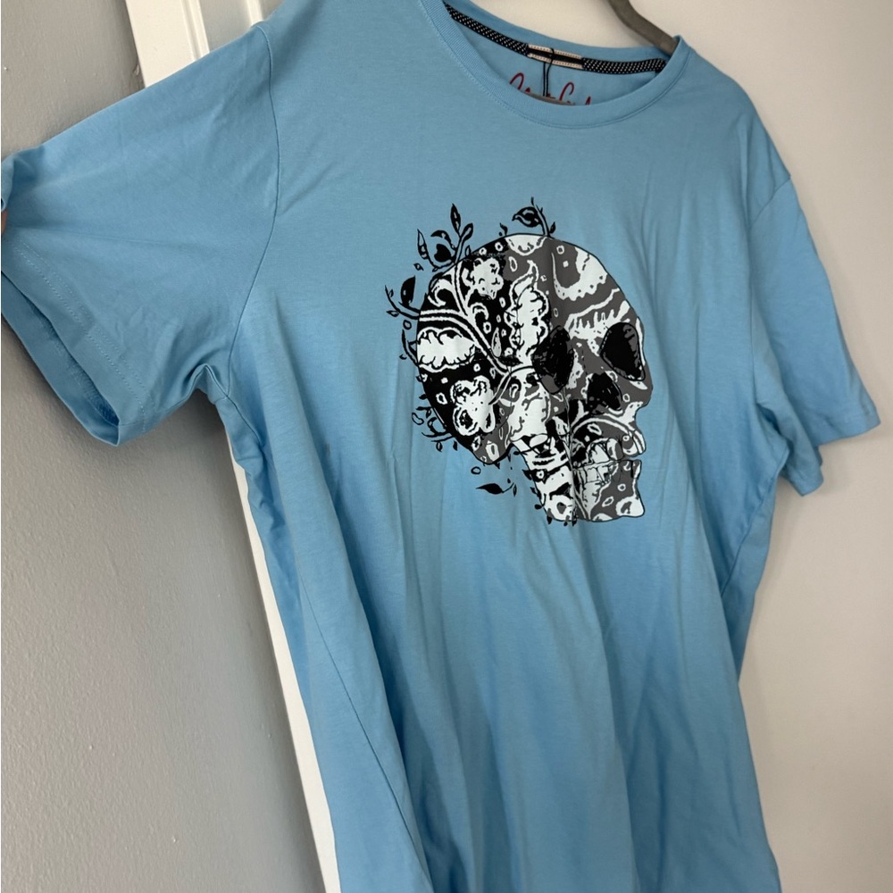 Robert Graham Light Blue Skull Graphic Tee